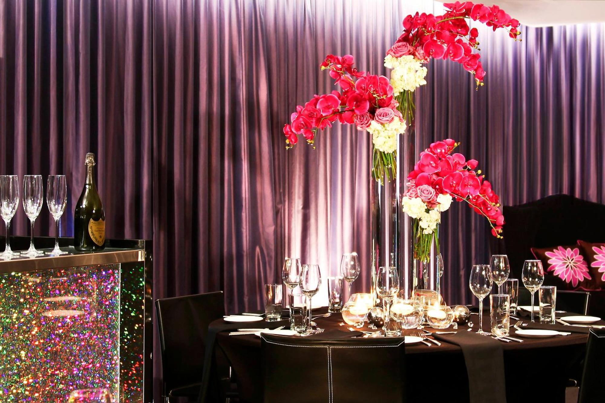 W Montreal Hotel Bagian luar foto
