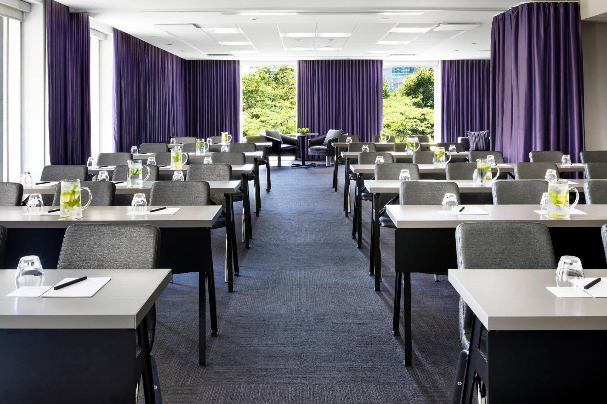 W Montreal Hotel Bagian luar foto