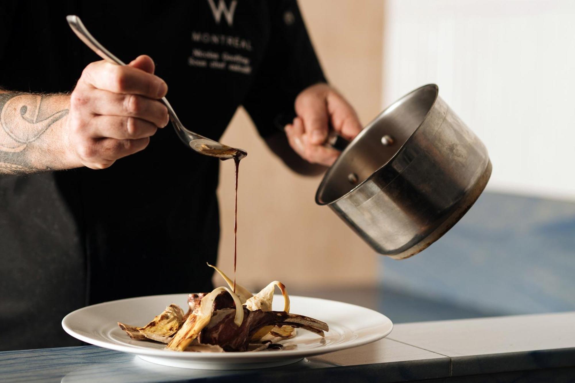 W Montreal Hotel Bagian luar foto