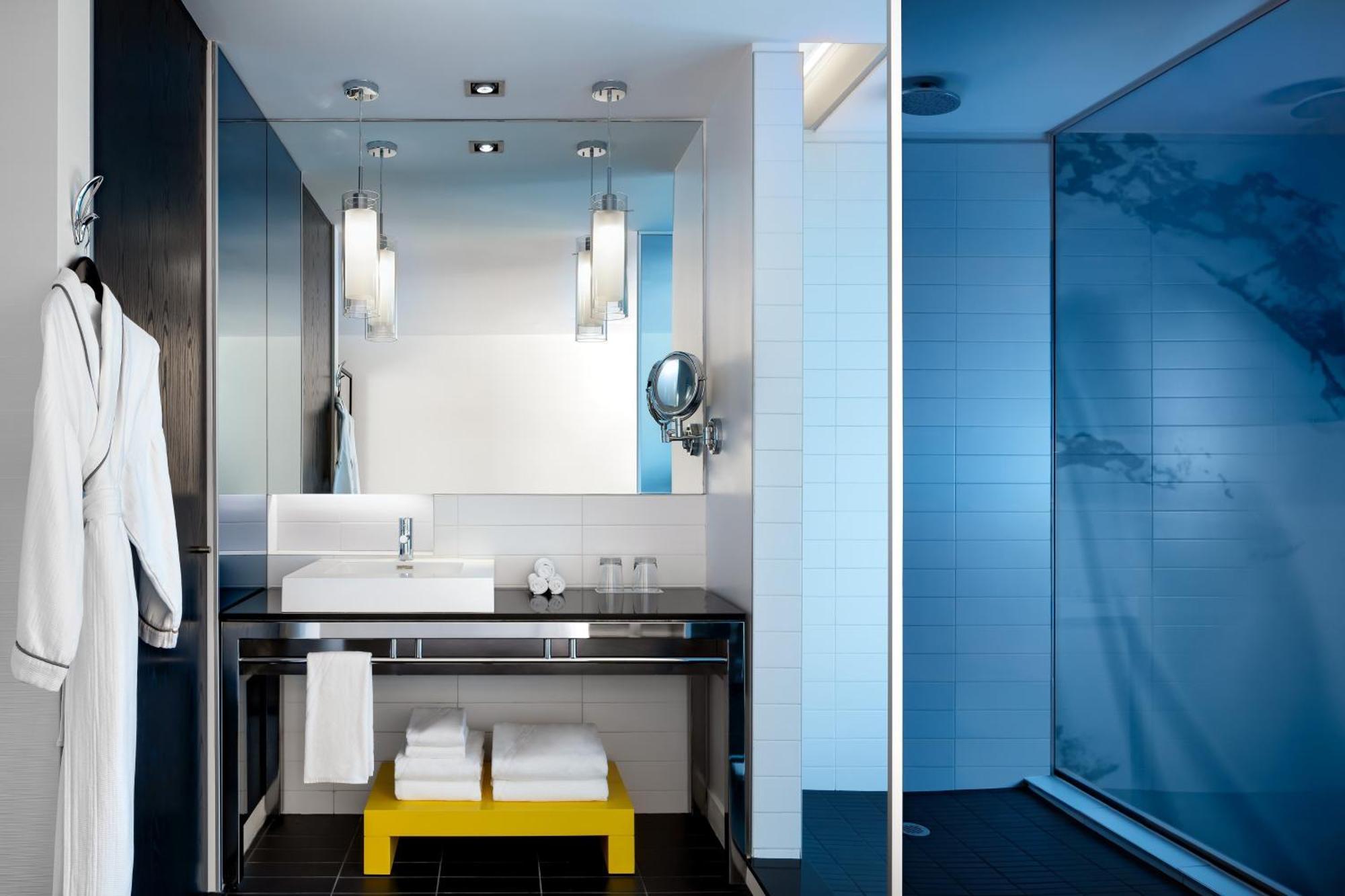 W Montreal Hotel Bagian luar foto