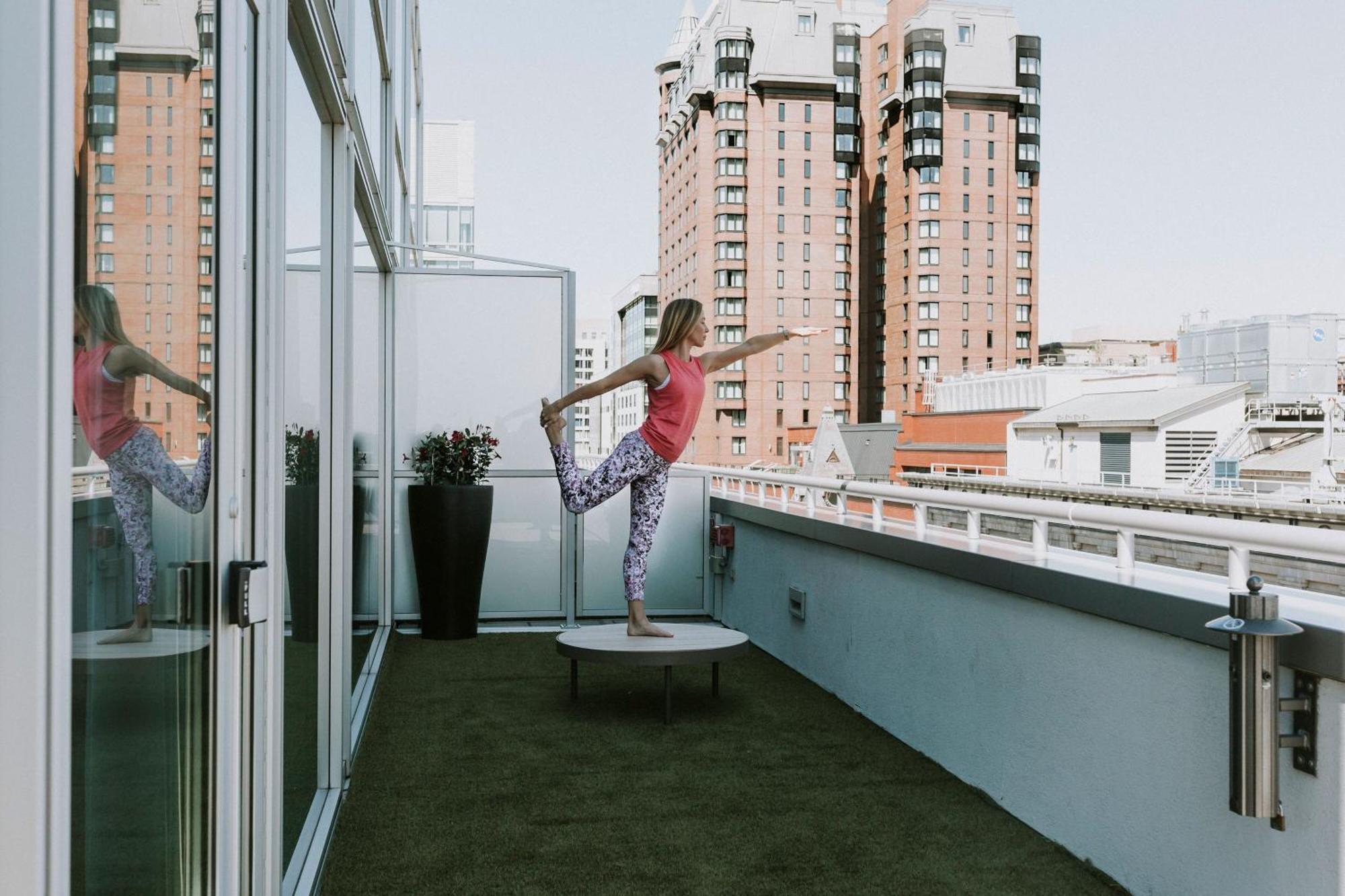 W Montreal Hotel Bagian luar foto